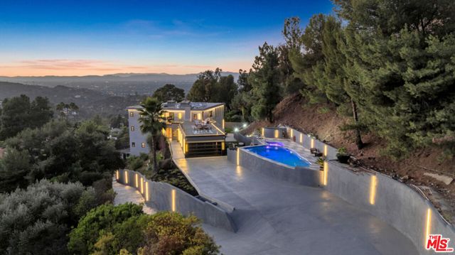 7966 Mulholland Drive, Los Angeles, CA 90046