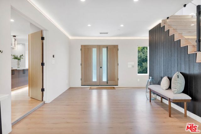 7966 Mulholland Drive, Los Angeles, CA 90046