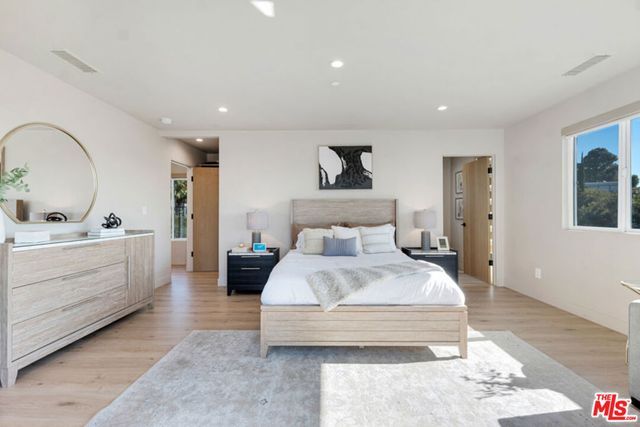 7966 Mulholland Drive, Los Angeles, CA 90046