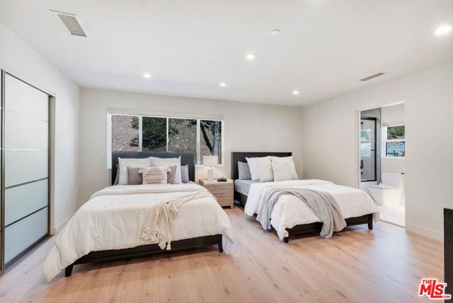 7966 Mulholland Drive, Los Angeles, CA 90046