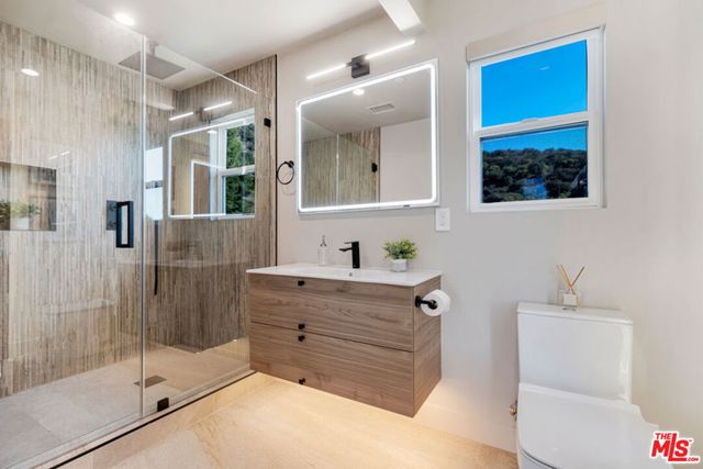 7966 Mulholland Drive, Los Angeles, CA 90046