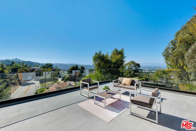 7966 Mulholland Drive, Los Angeles, CA 90046