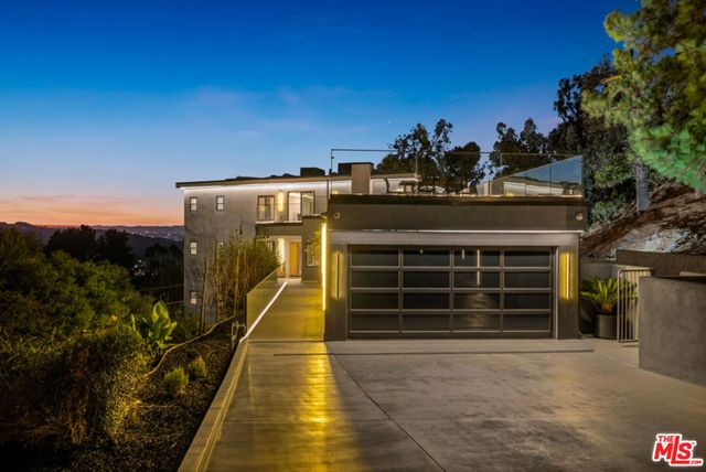 7966 Mulholland Drive, Los Angeles, CA 90046