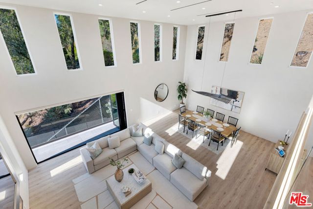 7966 Mulholland Drive, Los Angeles, CA 90046