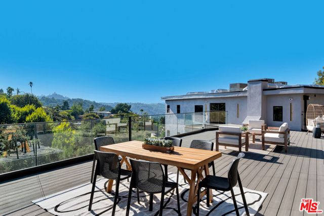 7966 Mulholland Drive, Los Angeles, CA 90046