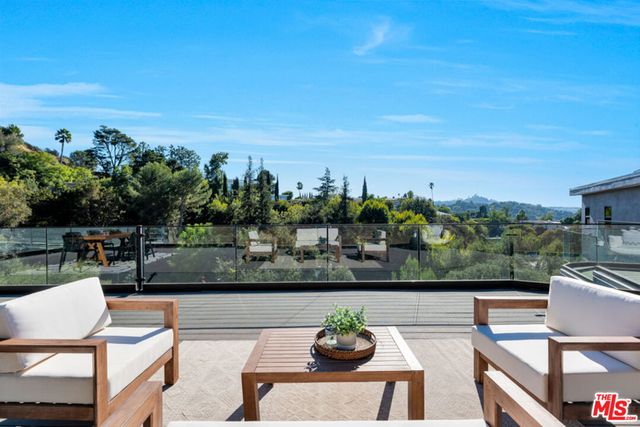 7966 Mulholland Drive, Los Angeles, CA 90046