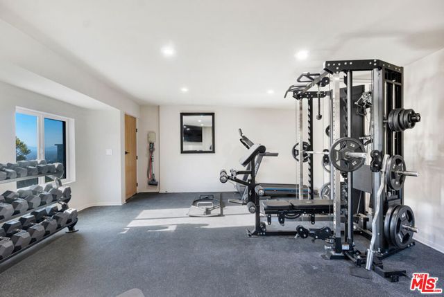 7966 Mulholland Drive, Los Angeles, CA 90046