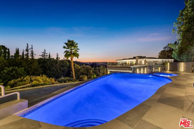 7966 Mulholland Drive, Los Angeles, CA 90046