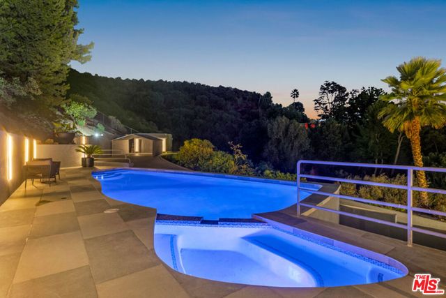 7966 Mulholland Drive, Los Angeles, CA 90046