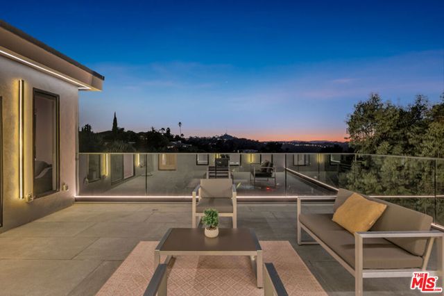 7966 Mulholland Drive, Los Angeles, CA 90046