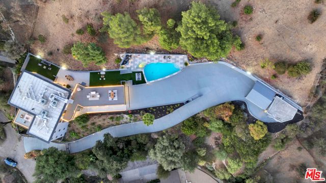 7966 Mulholland Drive, Los Angeles, CA 90046