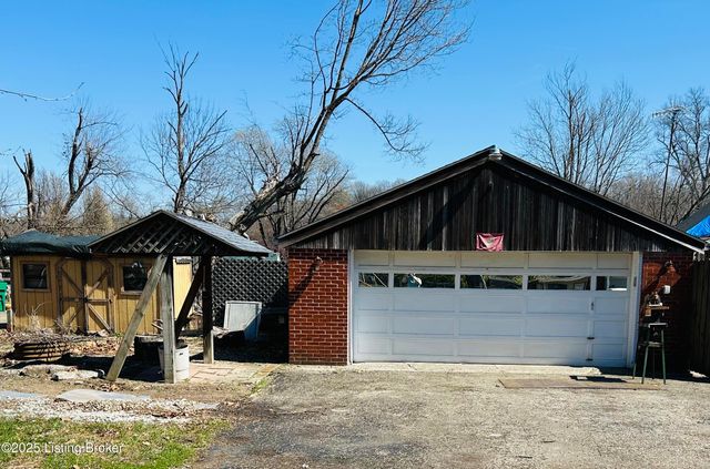 5213 Stephan Dr, Louisville, KY 40258