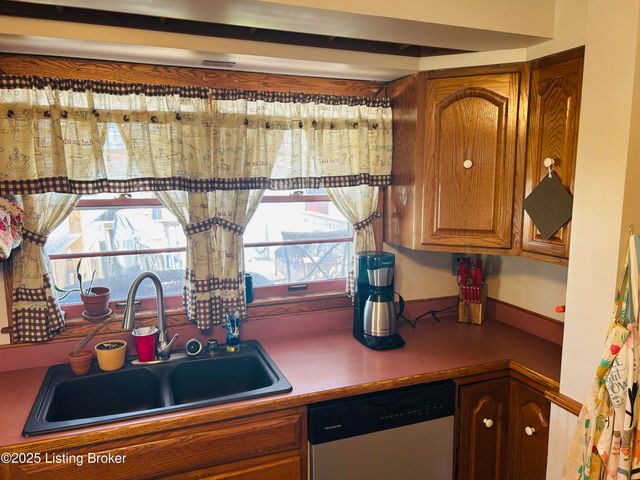 5213 Stephan Dr, Louisville, KY 40258
