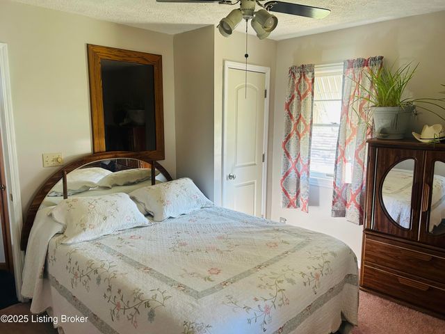 5213 Stephan Dr, Louisville, KY 40258