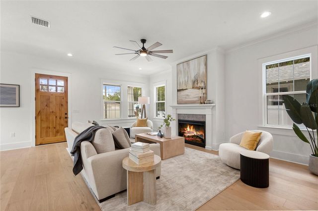 413 W PARIS STREET, Tampa, FL 33604