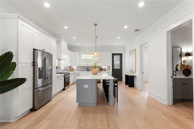 413 W PARIS STREET, Tampa, FL 33604