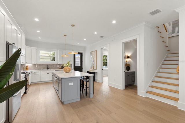 413 W PARIS STREET, Tampa, FL 33604