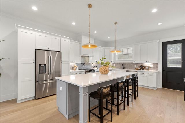 413 W PARIS STREET, Tampa, FL 33604