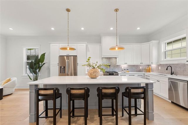 413 W PARIS STREET, Tampa, FL 33604
