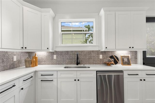 413 W PARIS STREET, Tampa, FL 33604