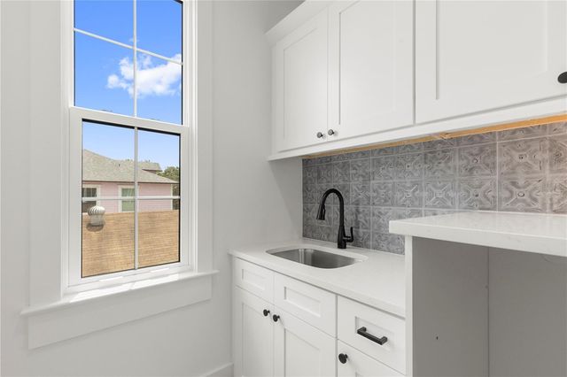 413 W PARIS STREET, Tampa, FL 33604