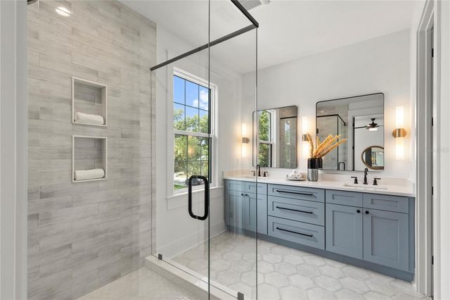 413 W PARIS STREET, Tampa, FL 33604