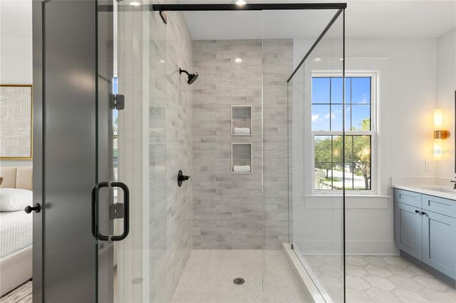 413 W PARIS STREET, Tampa, FL 33604