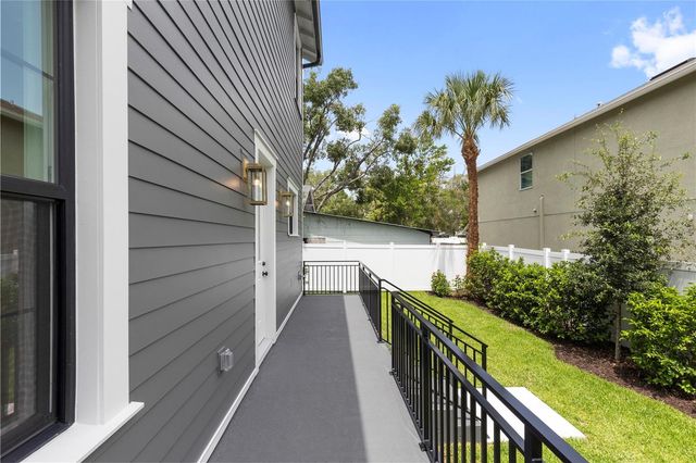 413 W PARIS STREET, Tampa, FL 33604