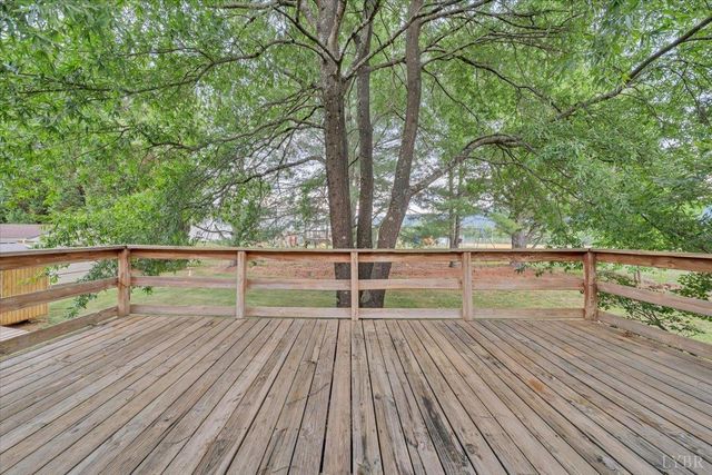 644 Knollwood Drive, Troutville, VA 24175