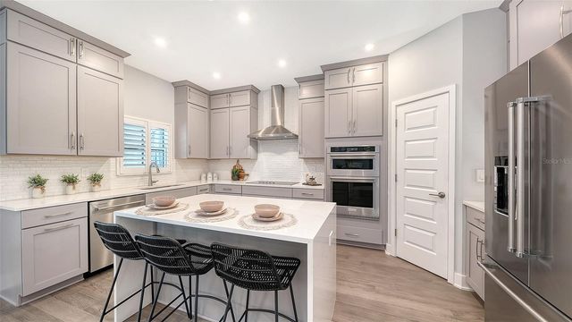 2554 FLOYD STREET, Sarasota, FL 34239