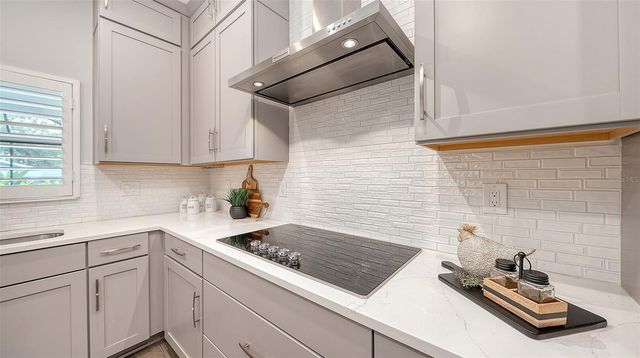 2554 FLOYD STREET, Sarasota, FL 34239