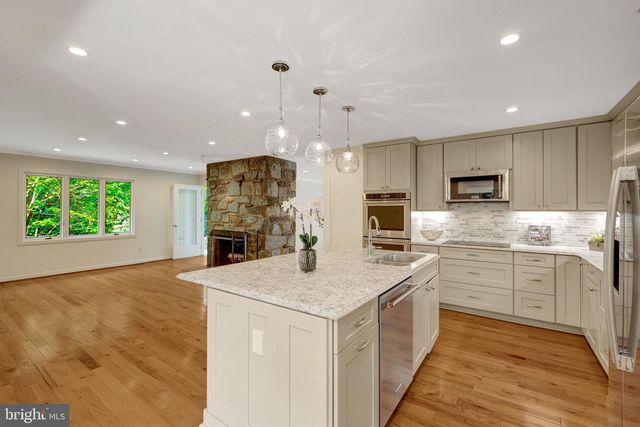 6952 KYLEAKIN CT, Mclean, VA 22101
