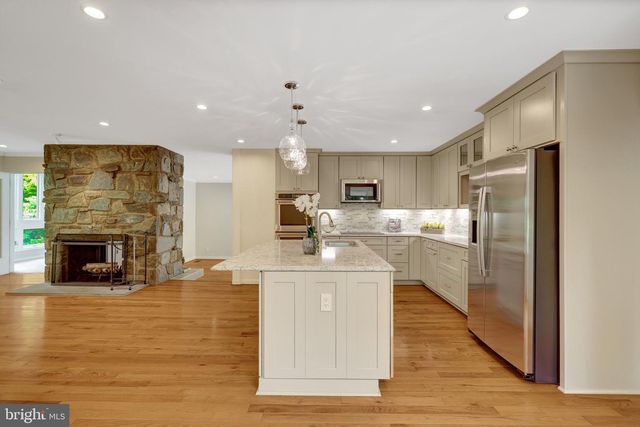6952 KYLEAKIN CT, Mclean, VA 22101
