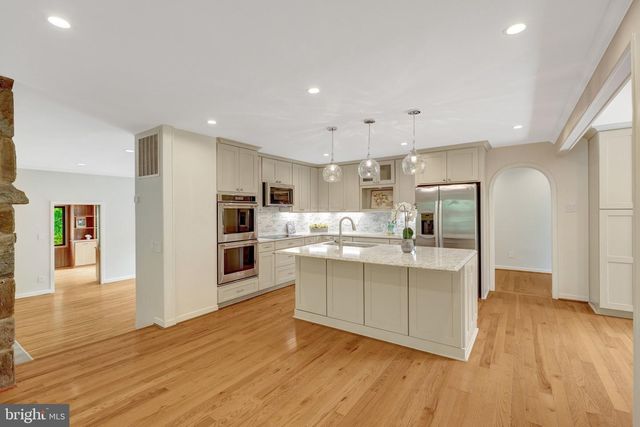 6952 KYLEAKIN CT, Mclean, VA 22101