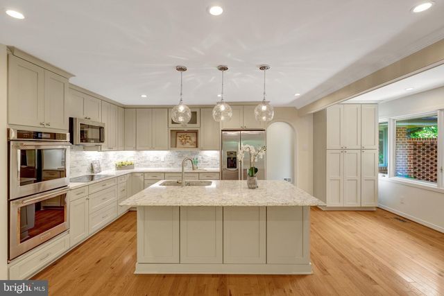 6952 KYLEAKIN CT, Mclean, VA 22101