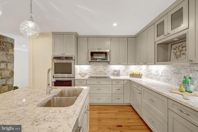 6952 KYLEAKIN CT, Mclean, VA 22101