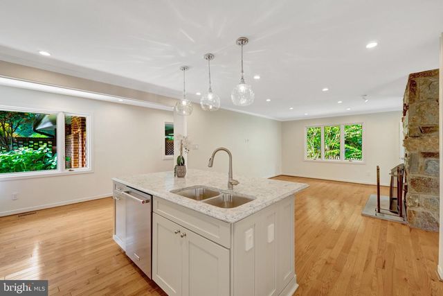 6952 KYLEAKIN CT, Mclean, VA 22101