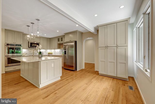 6952 KYLEAKIN CT, Mclean, VA 22101