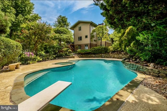6952 KYLEAKIN CT, Mclean, VA 22101