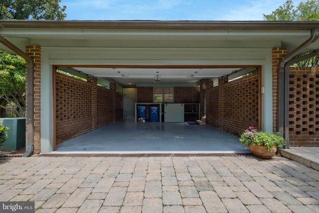 6952 KYLEAKIN CT, Mclean, VA 22101