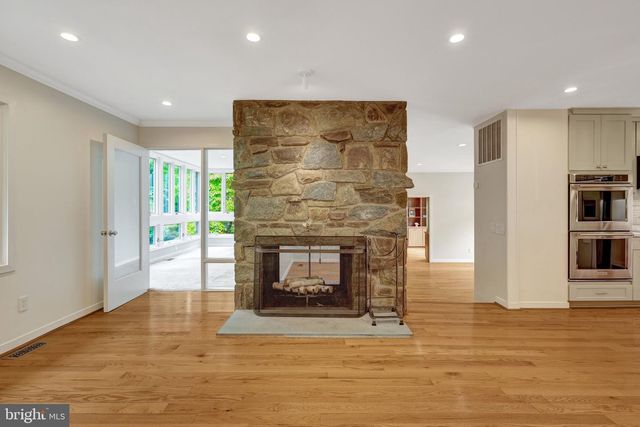 6952 KYLEAKIN CT, Mclean, VA 22101