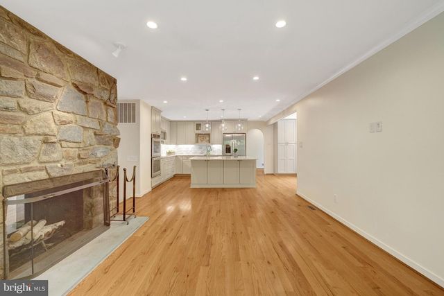 6952 KYLEAKIN CT, Mclean, VA 22101