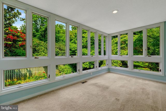 6952 KYLEAKIN CT, Mclean, VA 22101