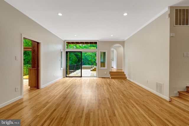 6952 KYLEAKIN CT, Mclean, VA 22101
