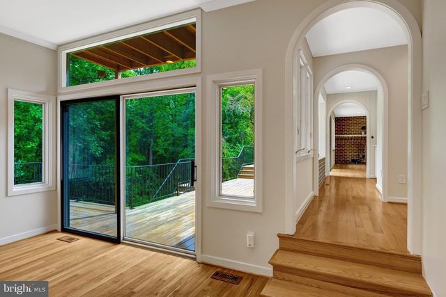6952 KYLEAKIN CT, Mclean, VA 22101