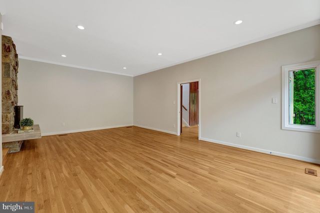 6952 KYLEAKIN CT, Mclean, VA 22101