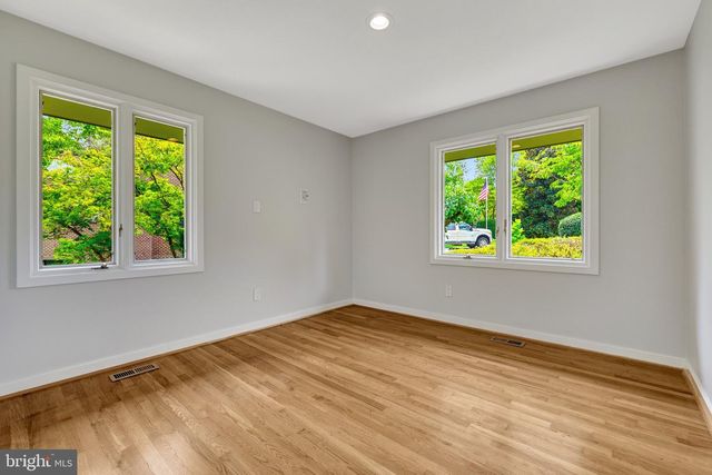 6952 KYLEAKIN CT, Mclean, VA 22101