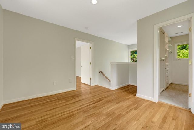 6952 KYLEAKIN CT, Mclean, VA 22101
