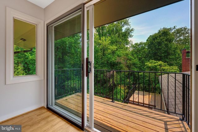 6952 KYLEAKIN CT, Mclean, VA 22101