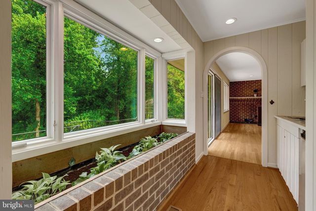 6952 KYLEAKIN CT, Mclean, VA 22101